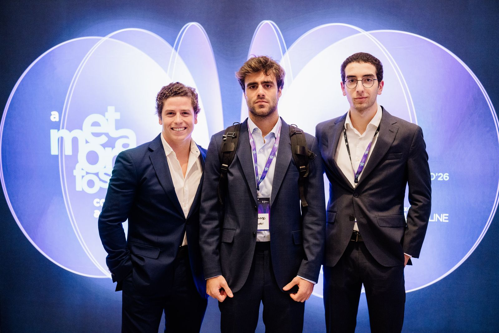 Três elementos da equipa Full Growth, lado a lado, num evento